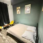 Le Globe Hostel