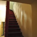 Le Globe Hostel