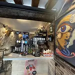 Le Globe Hostel *